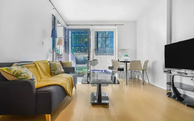 LH-2 Glasshouse Gardens 0