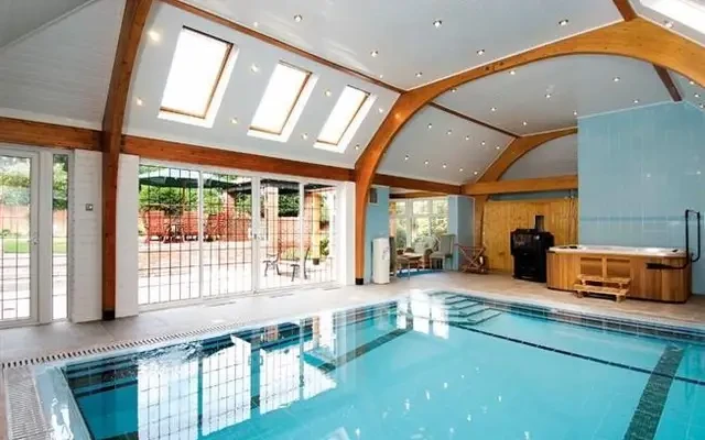 Grove Park Gardens, London, W4 3RY 2
