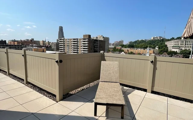Sherwood Towers - chỗ ở sinh viên tại Pittsburgh - tầng mái