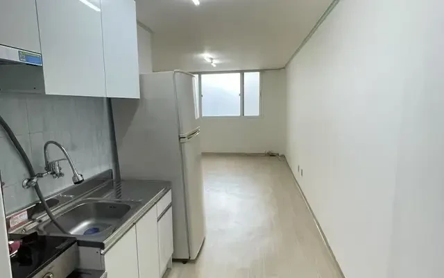 Large Open-Plan Studio In A Residential Building 1