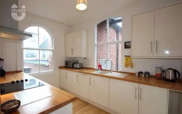 Exquisite one-bedroom apartment near Oxford House 4