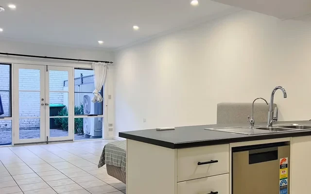 108 Gray Street - Adelaide student accommodation - 3 Bed 2 Bath