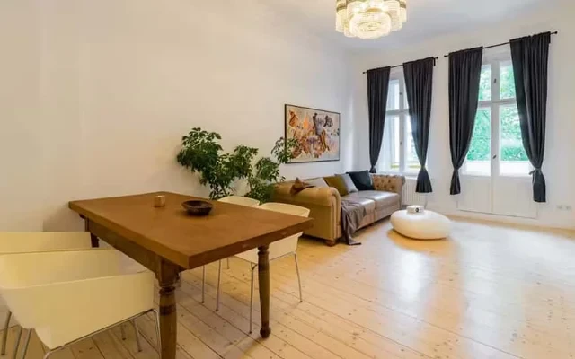 100 sqm! Charming 3 rooms+balcony Friedrichshain 0