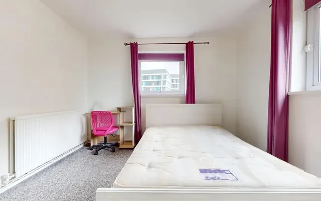 LH-Hall Place 3