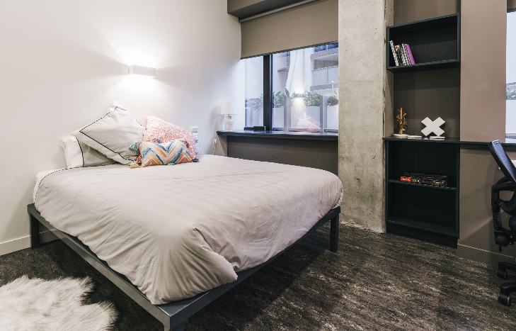 Queen Adaptable Studio