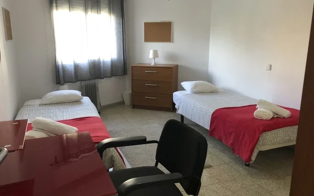 Comforts of Home- Carrer Enamorats 0