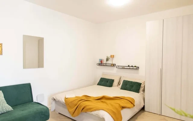 STUDIO APARTMENT (up to 4) with LIVING AREA, PATIO and PRIVATE GARDEN, 15 min to ROME-DOWNTOWN #R1 1