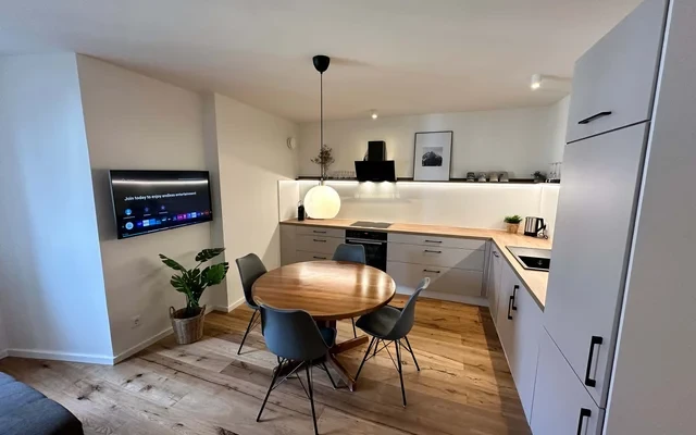 Fully furnished exclusive 2.5-room apartment in a superb central location in Munich 4