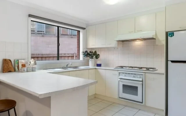 18 Bettina Street - Melbourne student accommodation - 3 Bed 2 Bath*2 [HMA011]