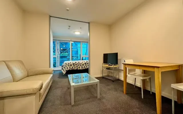 135 Hobson Street - Auckland student accommodation - 1 Bedroom with Balcony