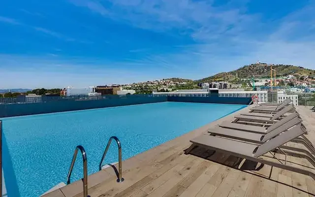 Livensa Living Barcelona Diagonal Alto 1