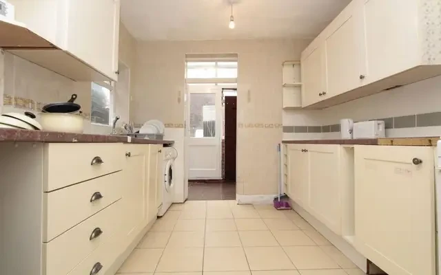 house in Leyton 4