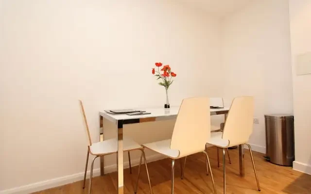 apartment near Zenith Basin, 594 Commercial Road 2