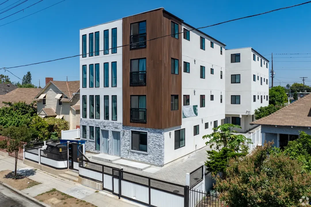 1419 W 35th St