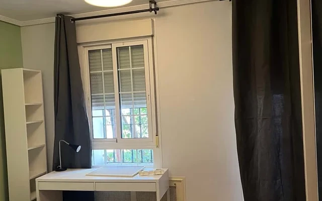 Apartment in Calle de Roma, Madrid for 330 m² with 8 bedrooms 0