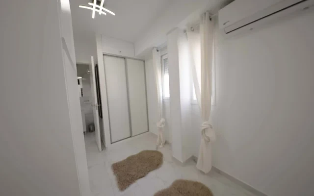 2, Gijon, Madrid, Latina, 28011, ES 2