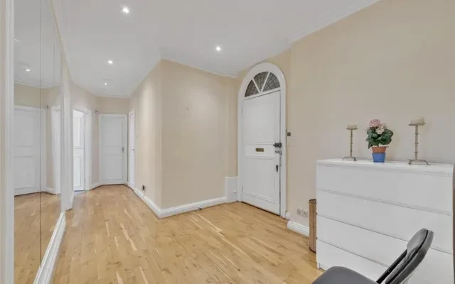 LH-Connaught Court 2