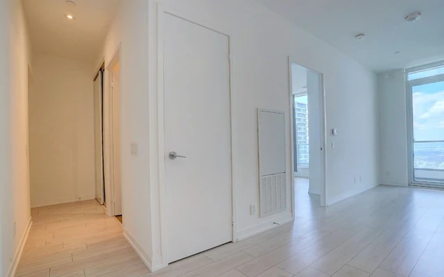 950 Portage Parkway W 3