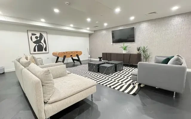 St. Peters Street 25988# 3