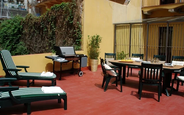 Cosy one bedroom amazing location, steps from the Beach 0