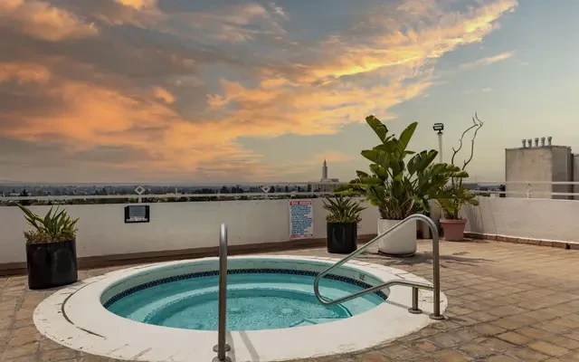 10600 Wilshire 611 2