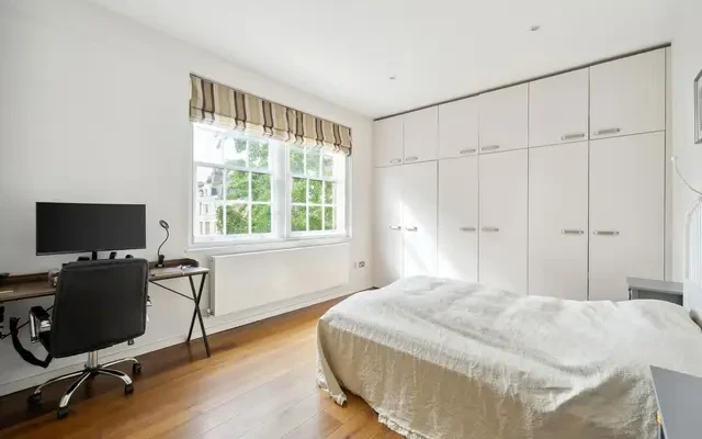 Howard Court, 1A Coleherne Road, London, SW10 9BS 4
