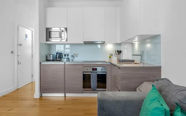 Heathrow Central Apartments 4