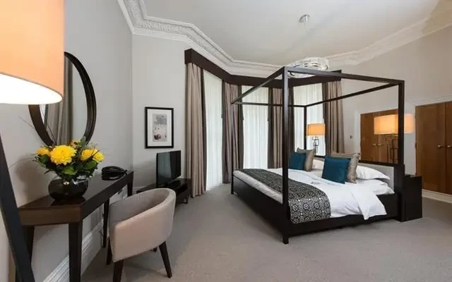 Stanhope Gardens, London, SW7 5RN 0