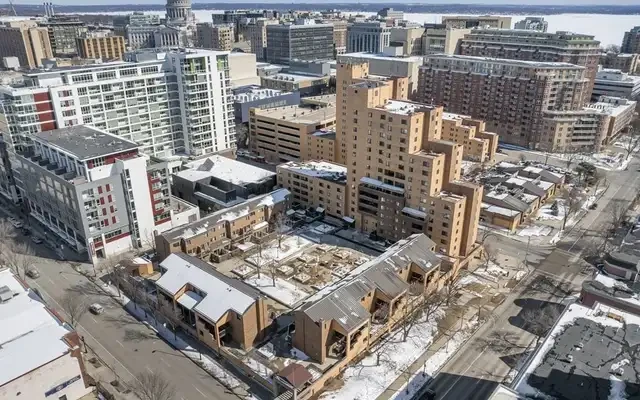 Capitol Centre Court Apartments 4