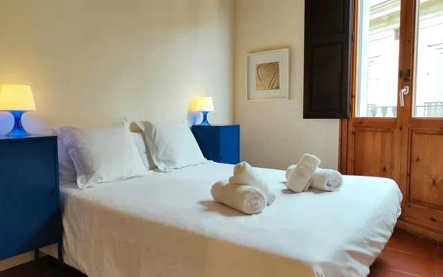 RL Spacious 2-Bed Apt on La Rambla. Wifi &Central 3