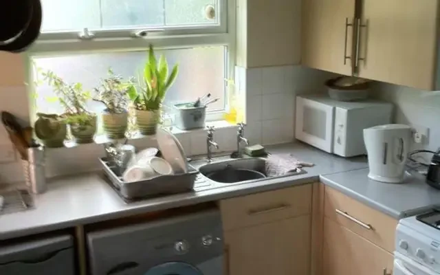 Swell double bedroom near the Upton Park London Underground Station 3