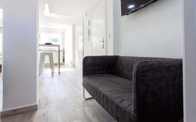 Carrer de Fra Pere Vives Valencia 46009 Spain 4
