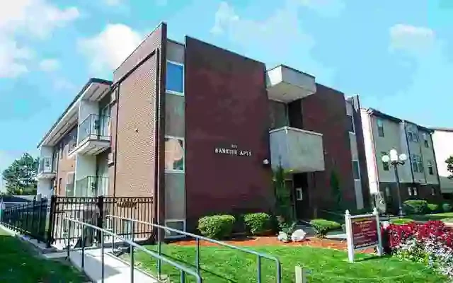 911 S Locust St Champaign IL 1