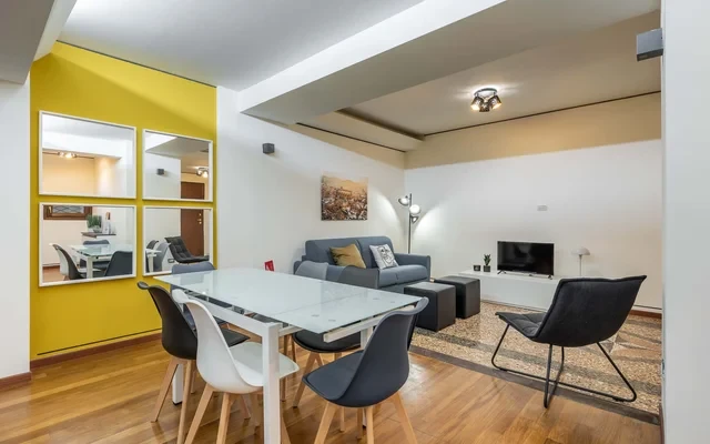 Strada Maggiore - Artemide 1