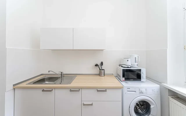 Studio Apartment 4