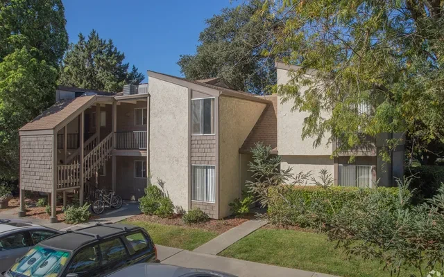 Alvarado Parkside Apartments 3