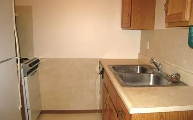 1204 Wesley Ave., Savoy, IL 61874 4