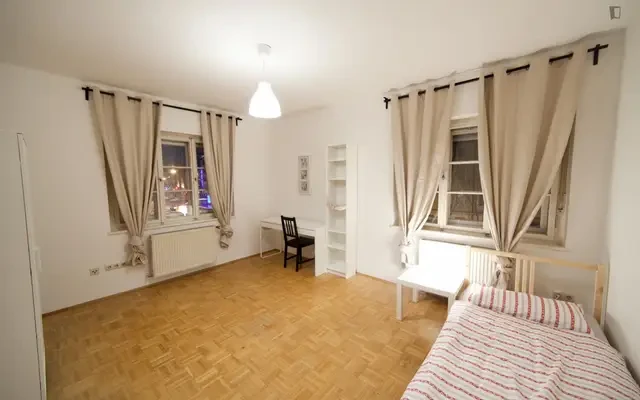 Tasteful single bedroom near the Bonner Platz metro 1