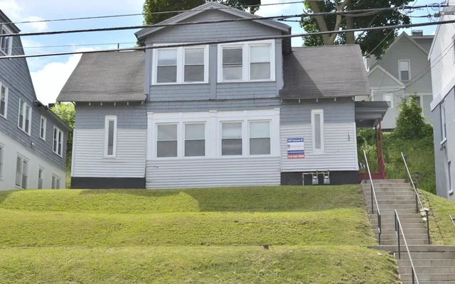 1400 East Genesee Street - chỗ ở sinh viên tại Thành phố Tuyết (Syracuse)