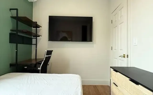 980 Kent Avenue, Brooklyn 1