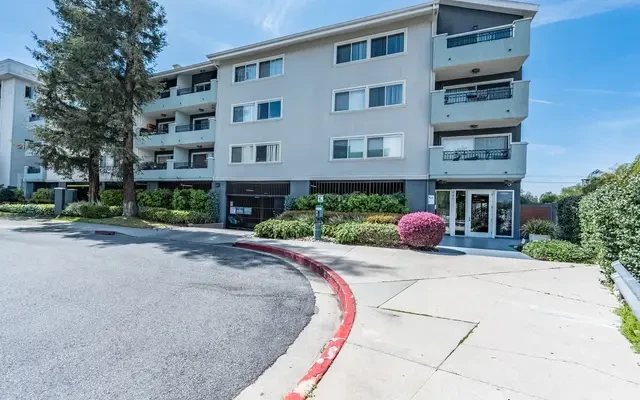 235 N. Valley Street 1