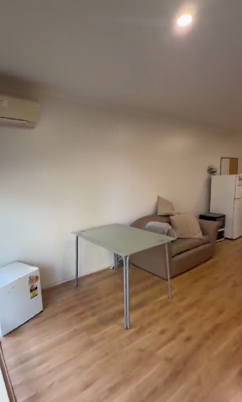 8 Uganda St, Burwood 2