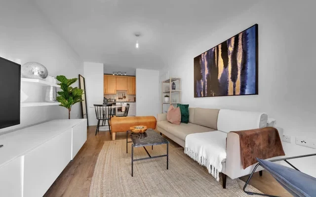 LH-Battersea Park Road 0