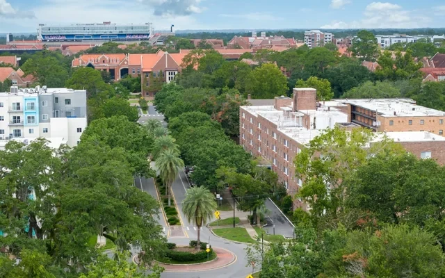 College Manor 0