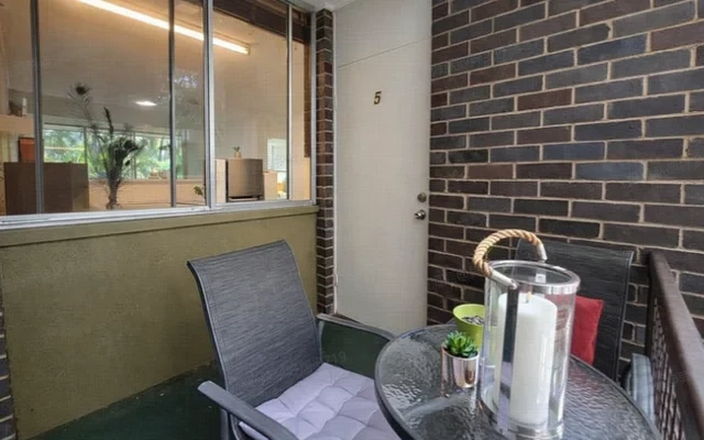 124 SIR FRED SCHONELL DRIVE 4