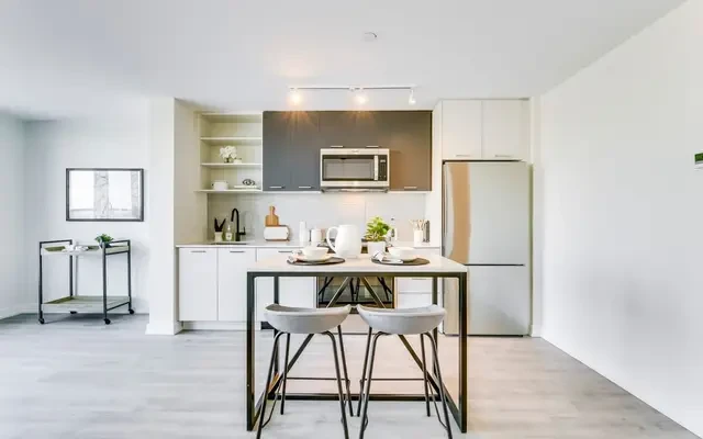 2300 st clair ave w #722 4