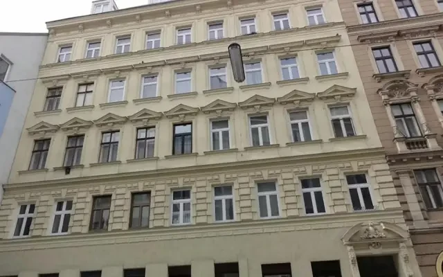 Bright double bedroom near the University of Music and Performing Arts 0