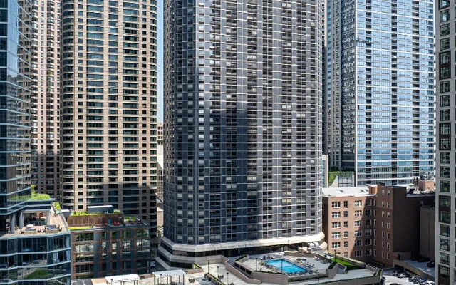 Lake Shore Plaza 0