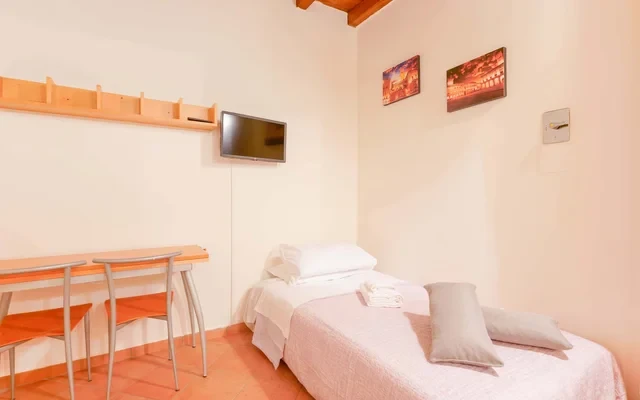 Monolocale in Via Mirasole 10 0