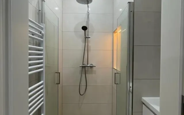 Comfy Twin Bedroom well connected to the centre 1